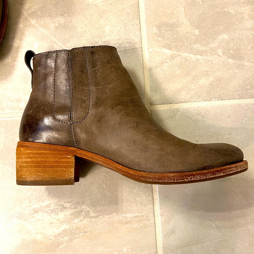 Kork-Ease Korkease Mindo Bootie Distressed Leather Pull On Women's Sz 7.5